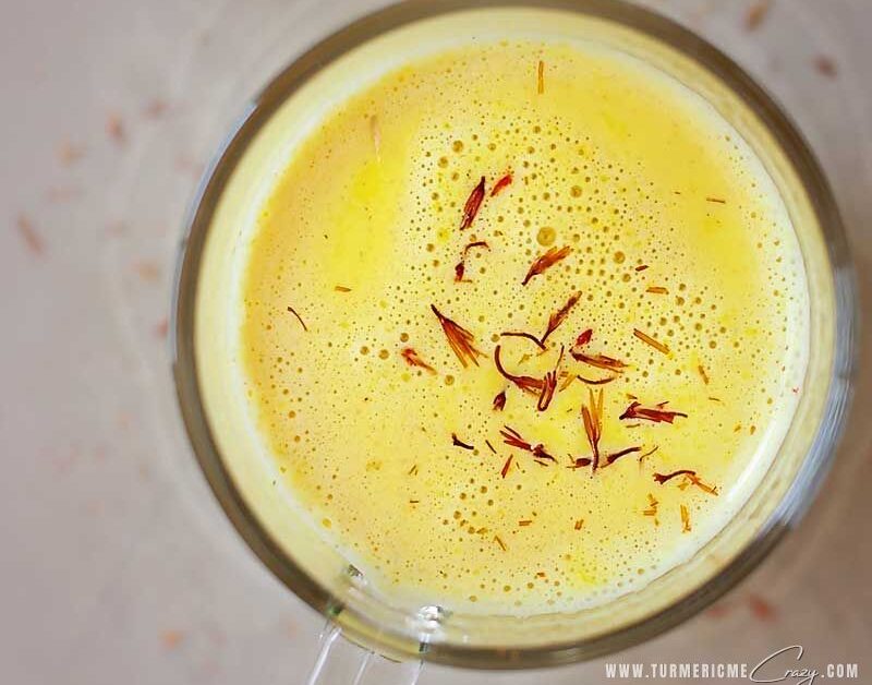 This powerfully healing Turmeric steamed milk (aka Golden Latte) is sure to boost your energy, help you fight off cold & flu season & delight your taste buds at the same time! Turmeric Latte, turmeric steamed milk, golden latte recipe, easy turmeric latte, healing latte, evening latte, pick me up, caffeine free healing latte, immunity boosting recipes