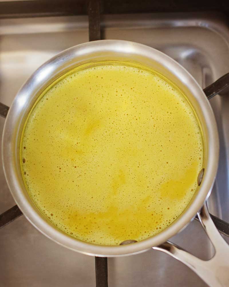 This powerfully healing Turmeric steamed milk (aka Golden Latte) is sure to boost your energy, help you fight off cold & flu season & delight your taste buds at the same time! Turmeric Latte, turmeric steamed milk, golden latte recipe, easy turmeric latte, healing latte, evening latte, pick me up, caffeine free healing latte