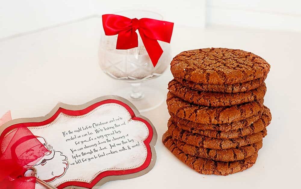 These incredible Gluten Free Cookies are sure to be a family favourite! They are delicious any time of the year! gluten free cookies, gfcookies, gfvegancookies, gluten free baking, gluten free molasses crinkles, gluten free ginger cookies