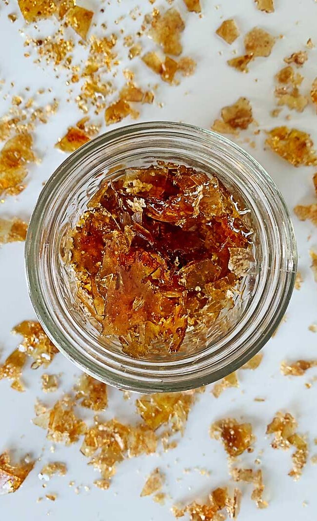This quick & easy recipe - Ultimate Salted Caramel Flakes are crunchy with the perfect mix of sweet & salty, you'll love these tasty treats! salted caramel sprinkles, caramel, caramel candy, 2 ingredient candy, natural candy sprinkles