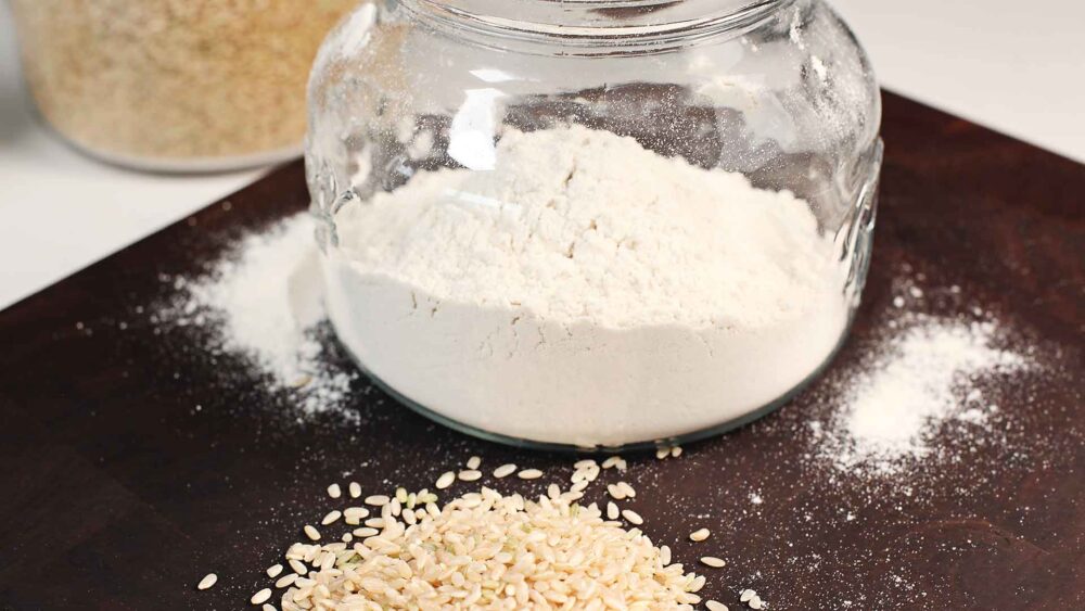 Easily make your own Gluten Free Flours! Soft & fluffy DIY brown rice flour in 3 simple steps to use in all of your gluten free baking! gluten free flours, brown rice flour, how to make your own flour, grind your own flour, blender flours