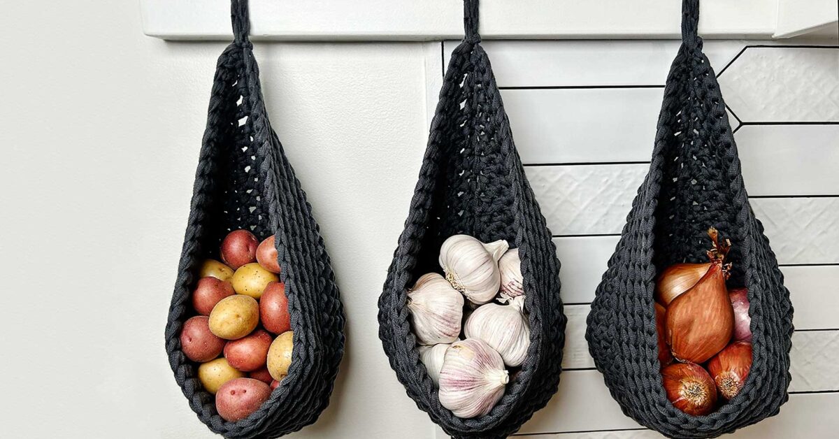 Make a gorgeous crochet hanging basket for simple and beautiful pantry organization. This pantry idea is both stunning and functional! #pantryidea, pantry organization, pantry idea, crochet patterns, free crochet pattern, crochet hanging basket, pantry idea, pantry design