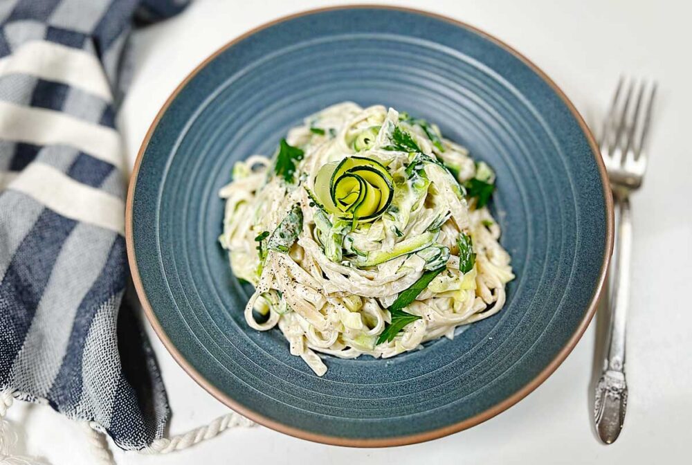 https://turmericmecrazy.com/wp-content/uploads/2023/09/Zucchini-Fettuccine-Alfredo-1000x672.jpg