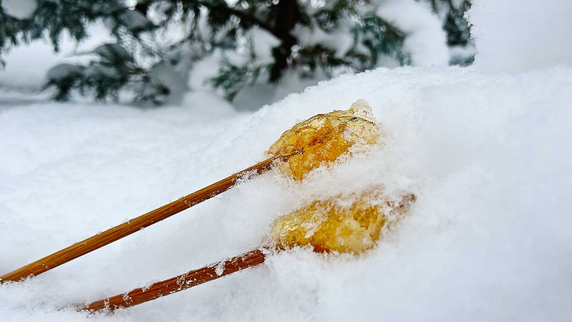 Join us as we guide you through the simple and mouthwatering process of crafting this delightful sugar on snow candy from just 1 ingredient: pure, golden maple syrup. The combination of the hot, amber syrup and the cold, pristine snow creates a magical experience for your taste buds. #winterfamilyfun #homemadecandy #oneingredientcandy #mapletaffy, #sugaronsnow