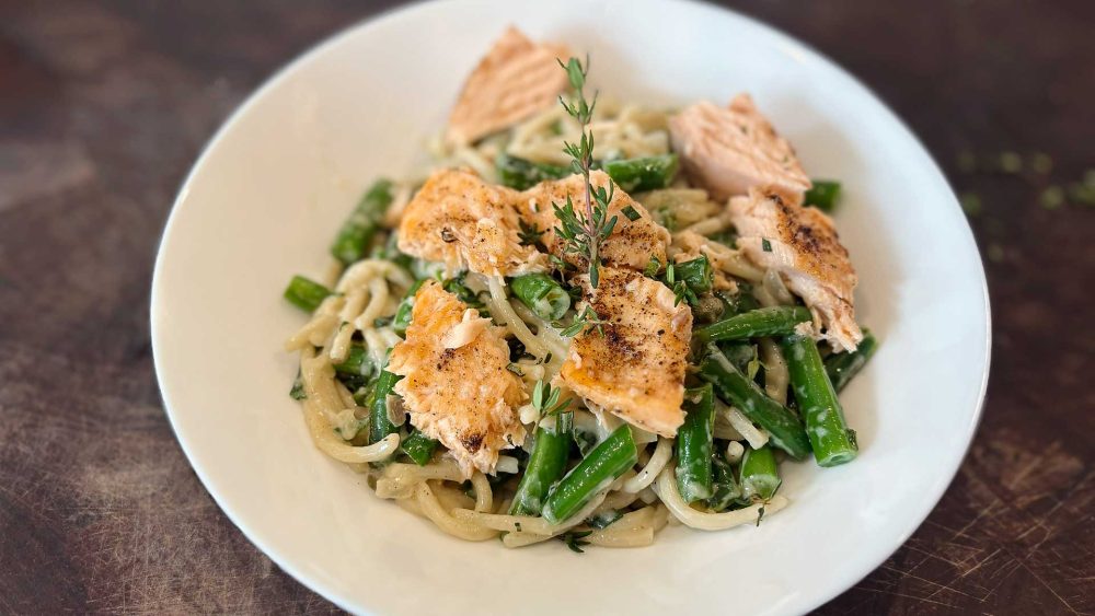 Looking for a comforting, creamy pasta dish that’s both dairy-free and gluten-free? This salmon pasta with green beans and spinach checks all the boxes for flavor, nourishment, and weeknight ease. Made with tender flakes of salmon, vibrant green veggies, and a rich, velvety sauce that’s completely dairy-free, it’s a wholesome take on a classic creamy pasta.