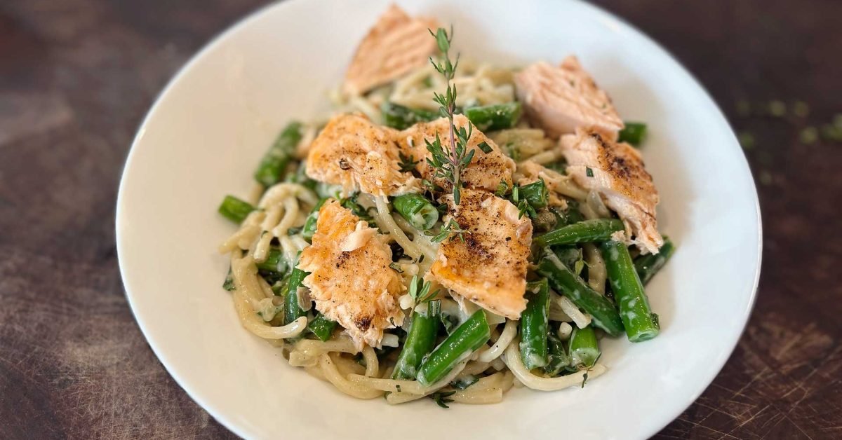 Looking for a comforting, creamy pasta dish that’s both dairy-free and gluten-free? This salmon pasta with green beans and spinach checks all the boxes for flavor, nourishment, and weeknight ease. Made with tender flakes of salmon, vibrant green veggies, and a rich, velvety sauce that’s completely dairy-free, it’s a wholesome take on a classic creamy pasta.